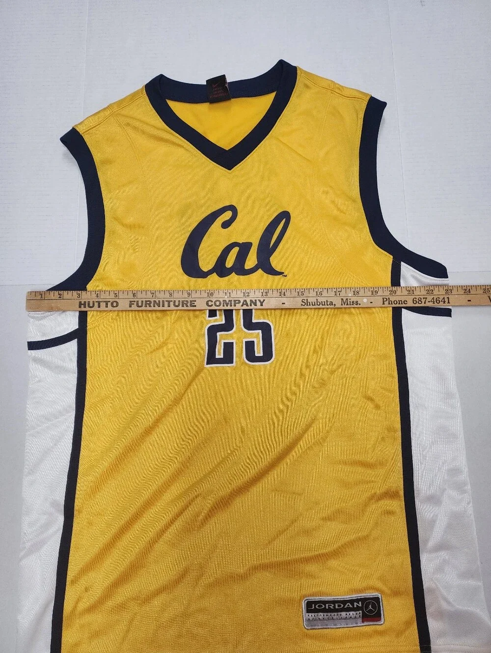 Nike Air Jordan Men's Size Large University Of California #25 Yellow Jersey